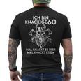 60Th Birthday Man Endlich 60 Jahre Knackige 60 T-Shirt mit Rückendruck