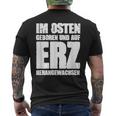 Ddr Ossi Erzgebirge Im Osten Geboren Auf Erz Heranwursen In East T-Shirt mit Rückendruck