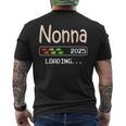 Futura Nonna 2025 Loading Annunciare La Gravidanza Neo Nonna T-shirt da uomo con stampa posteriore