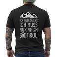 Ich Muss Gar Nix Ich Muss Nur Nach Südtirol Italy T-Shirt mit Rückendruck