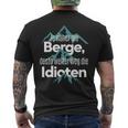 Je Nahher Die Berge Desto Weiter Weg Die Idioten T-Shirt mit Rückendruck