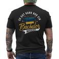 So Gut Kann Nur Ein Bachelor Look Bachelor Title T-Shirt mit Rückendruck