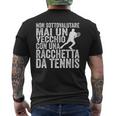 Unecchio Con Una Racchetta Da Tennis Divertente Tennista T-shirt da uomo con stampa posteriore