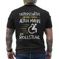 Unterschätze Niemals Alten Mann Im Wheelchair User S T-Shirt mit Rückendruck