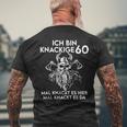 60Th Birthday Man Endlich 60 Jahre Knackige 60 T-Shirt mit Rückendruck Geschenke für alte Männer