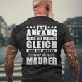 With Am Anfang Waren Alle Menschen Gleich Maurer Geselle T-Shirt mit Rückendruck Geschenke für alte Männer