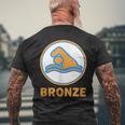 Bronze Prüfung Bestanden Swimming Badge Bronze Swimmer S T-Shirt mit Rückendruck Geschenke für alte Männer