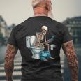 Scheletro Seduto Sulla Toilette Con Il Telefono Cellulare Divertente Papà T-shirt da uomo con stampa posteriore Regalos para ancianos