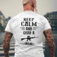 Mantén La Calma Y Agarra Un Rifle De Asalto Ar 15 Camiseta Hombre Estampado Espalda Regalos para ancianos