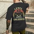 43 Anni Di Compleanno Uomo Donna Regalo Level 43 Unlocked T-shirt da uomo con stampa posteriore Regalos para él