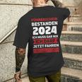 Führerschein 2024 Bestanden Ich Darf Jetz Fahrprüfung T-Shirt mit Rückendruck Geschenke für Ihn