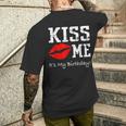 Kiss Me It's My Birthday Divertente E Carina Per Compleanno T-shirt da uomo con stampa posteriore Regalos para él