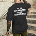 Non Guardarmi Sono Fidanzata Regalo Per Una Fidanzata T-shirt da uomo con stampa posteriore Regalos para él