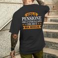 Pensionato Pensionamento Casa Di Riposo Senior In Pensione T-shirt da uomo con stampa posteriore Regalos para él