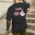 Personalizzato I Am 49 Più 1 Dito Medio Divertente 50Th Old T-shirt da uomo con stampa posteriore Regalos para él