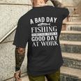 Pesca Divertente Una Brutta Giornata Di Pesca È Meglio Di T-shirt da uomo con stampa posteriore Regalos para él