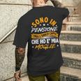 Sono In Pensione Per Mia Moglie Pensionamento Pensionati T-shirt da uomo con stampa posteriore Regalos para él
