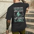 Unterschätze Niemals Alten Mann Mit Ebike Bicycle Cyclist T-Shirt mit Rückendruck Geschenke für Ihn