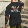 I Get Us Into Trouble Matching Out Of T-shirt da uomo con stampa posteriore Regalos para él