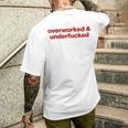 Overworked And Underfucked T-Shirt mit Rückendruck Geschenke für Ihn