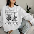 Ne Sous Estimez Jamais Une Mûre Qui Aime L'apéro Women Sweatshirt Cadeaux pour elle