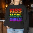 Lgbtq Rainbow Pride Kiss More Girls Lesbian Women Sweatshirt Regalos divertidos