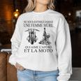 Ne Sous Estimez Jamais Une Mûre Qui Aime L'apéro Women Sweatshirt Cadeaux drôles