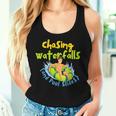 Chasing Waterfalls E Scivoli Da Piscina Nuoto Grafica Divertente Canotta da donna Regalos para ella