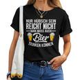 Nur Hübsch Sein Reicht Nicht Man Muss Auch Beer Drink T-shirt Frauen