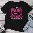 Donna Sono Una Mamma E Neurologo Niente Mi Spaventa Divertente Neurologia Con Collo A Maglietta da donna Regalos divertidos