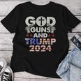 God Guns Y Trump 2024 Elección Trump 2024 Es Hombres Camiseta de mujer Regalos divertidos