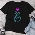 Kpop Dedo Corazón Símbolo Mano Azul Kpop Inspirado Amor Cuello Camiseta de mujer Regalos divertidos