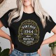60 Cumpleaños Hombres 60 Años Es Nacidos En 1964 Camiseta de mujer Regalos para ella