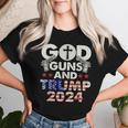 God Guns Y Trump 2024 Elección Trump 2024 Es Hombres Camiseta de mujer Regalos para ella