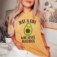 Just A Girl Who Loves Avocados Camiseta extragrande cómoda para mujer Mustard