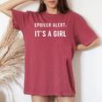 Spoiler Alert It's A Girl Divertente Gender Reveal T-shirt comoda oversize da donna Crimson
