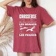Chasse Chasseresse Idée Cadeau Chasseuse Et Fière T-shirt oversize confortable pour femme Crimson