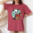 Disegno Artistico Di Animali Selvatici Con Orsetto Panda Fragola Disegno Artistico T-shirt comoda oversize da donna Crimson