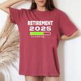 Donna Pensione Divertente 2025 Loading Retired Conto Alla Rovescia Con Collo A T-shirt comoda oversize da donna Crimson