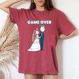 Gioco Divertente Overs Sposa E Marito Sposato Nozze T-shirt comoda oversize da donna Crimson