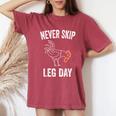Never Skip Leg Day Gym Workout Legs Muscles Chicken T-shirt comoda oversize da donna Crimson