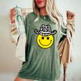 Lindo Western Country Cowgirl Sombrero Estrella Amarillo Sonrisa Cara Chica Cuello Camiseta extragrande cómoda para mujer Moss