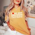 Amo La Mia Ragazza Calda Quindi Per Favore Stai Lontano Da Me Divertente T-shirt comoda oversize da donna Mustard