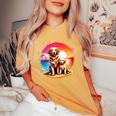 Cane Mamma Con Il Suo Cucciolo Al Tramonto Su Un Spiaggia Di Sabbia T-shirt comoda oversize da donna Mustard