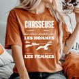 Chasse Chasseresse Idée Cadeau Chasseuse Et Fière T-shirt oversize confortable pour femme Yam