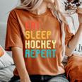 Divertente Giocatore Di Hockey Sarcastico Retrò Ripetere Hockey Sonno T-shirt comoda oversize da donna Yam