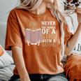 Non Sottovalutare Mai Il Potere Di Una Ragazza Con Un Libro T-shirt comoda oversize da donna Yam