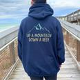 Up A Mountain Down A Beer Hiking Enthusiast Felpa con cappuccio oversize da donna con stampa posteriore Navy Blue