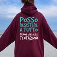Aforisma Uomo Resistere A Tutto Tranne Tentazioni Felpa con cappuccio oversize da donna con stampa posteriore Maroon