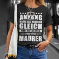 With Am Anfang Waren Alle Menschen Gleich Maurer Geselle T-Shirt Geschenke für Sie